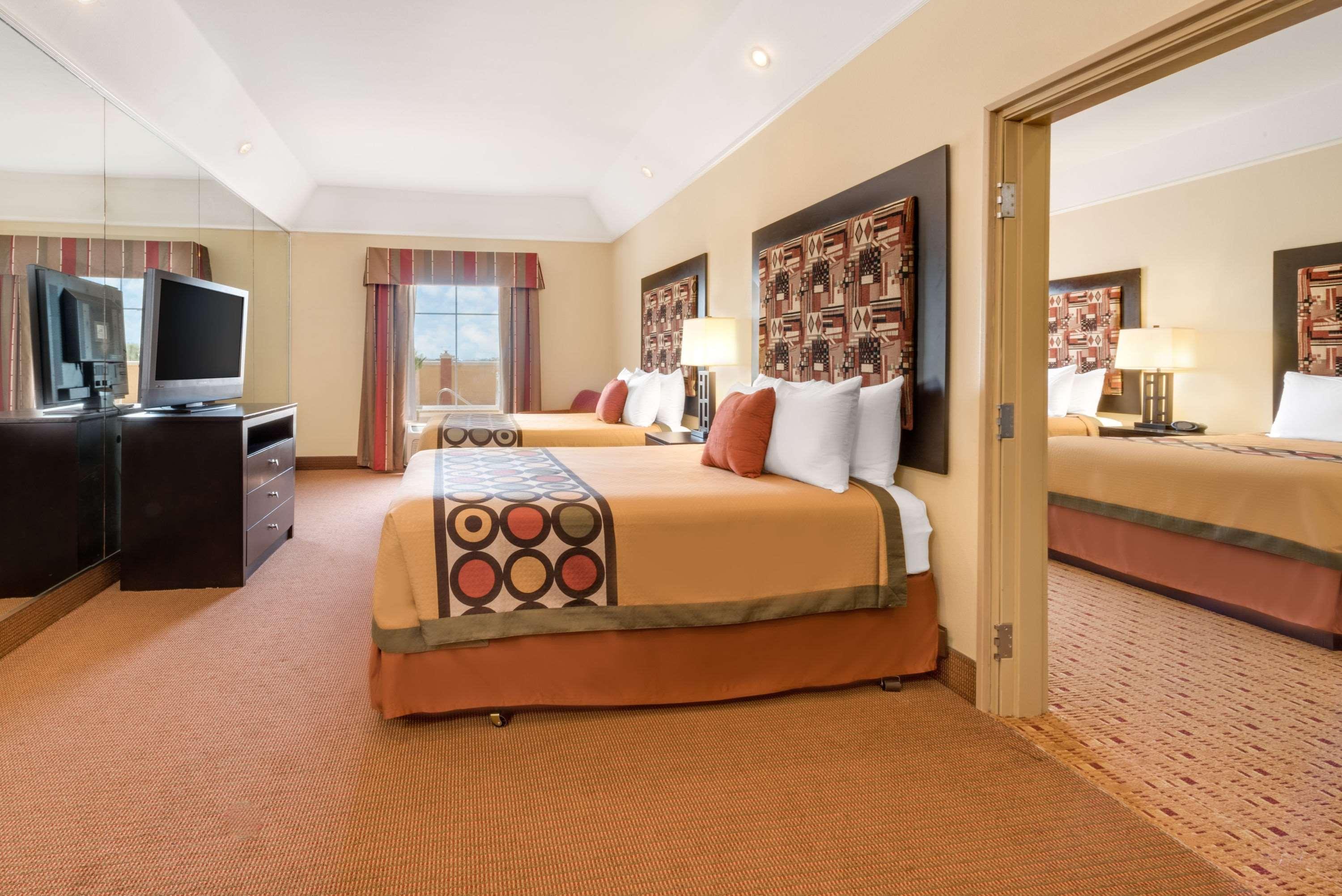 Super 8 By Wyndham Hidalgo At La Plaza Mall & Mcallen Airport Экстерьер фото