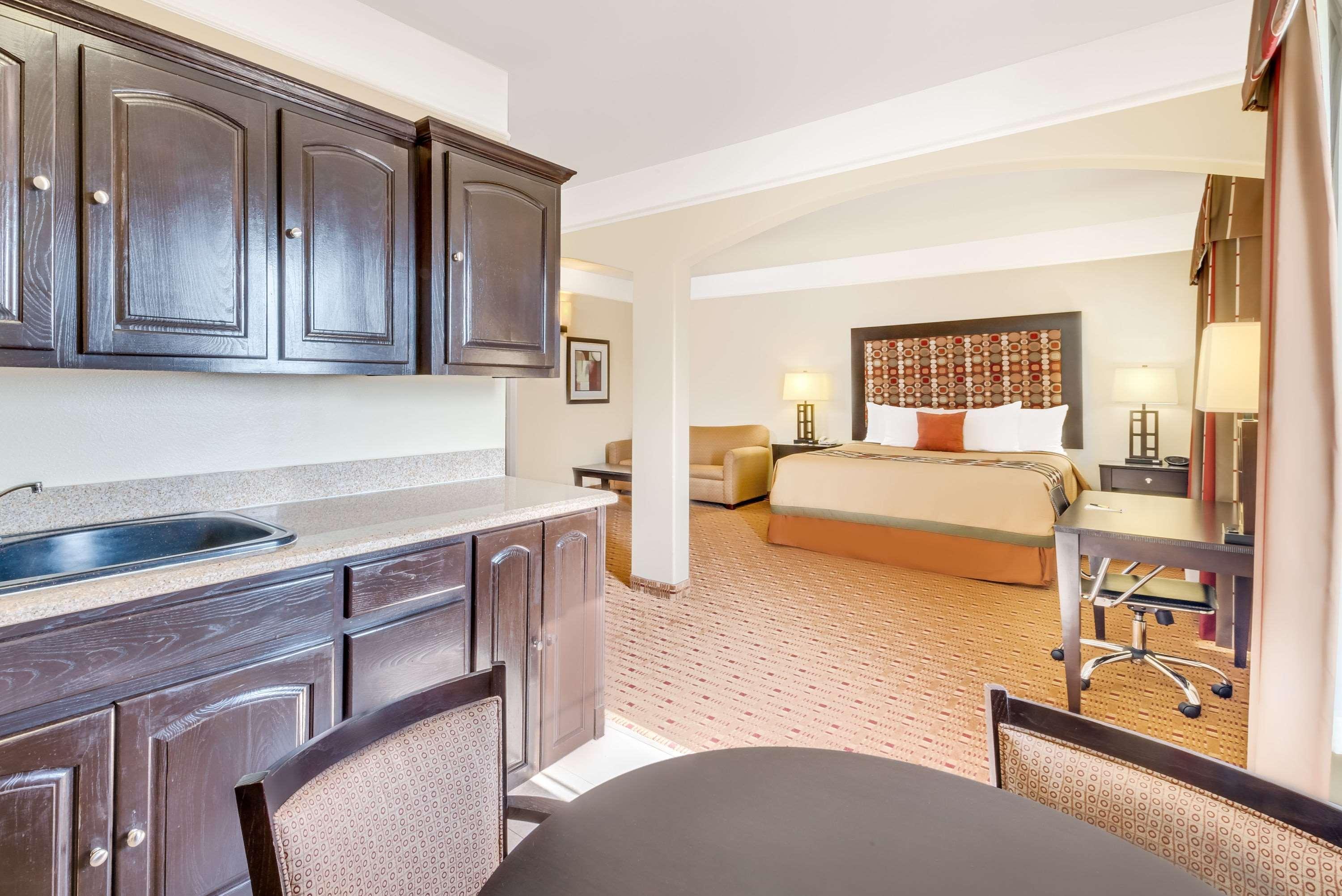 Super 8 By Wyndham Hidalgo At La Plaza Mall & Mcallen Airport Экстерьер фото