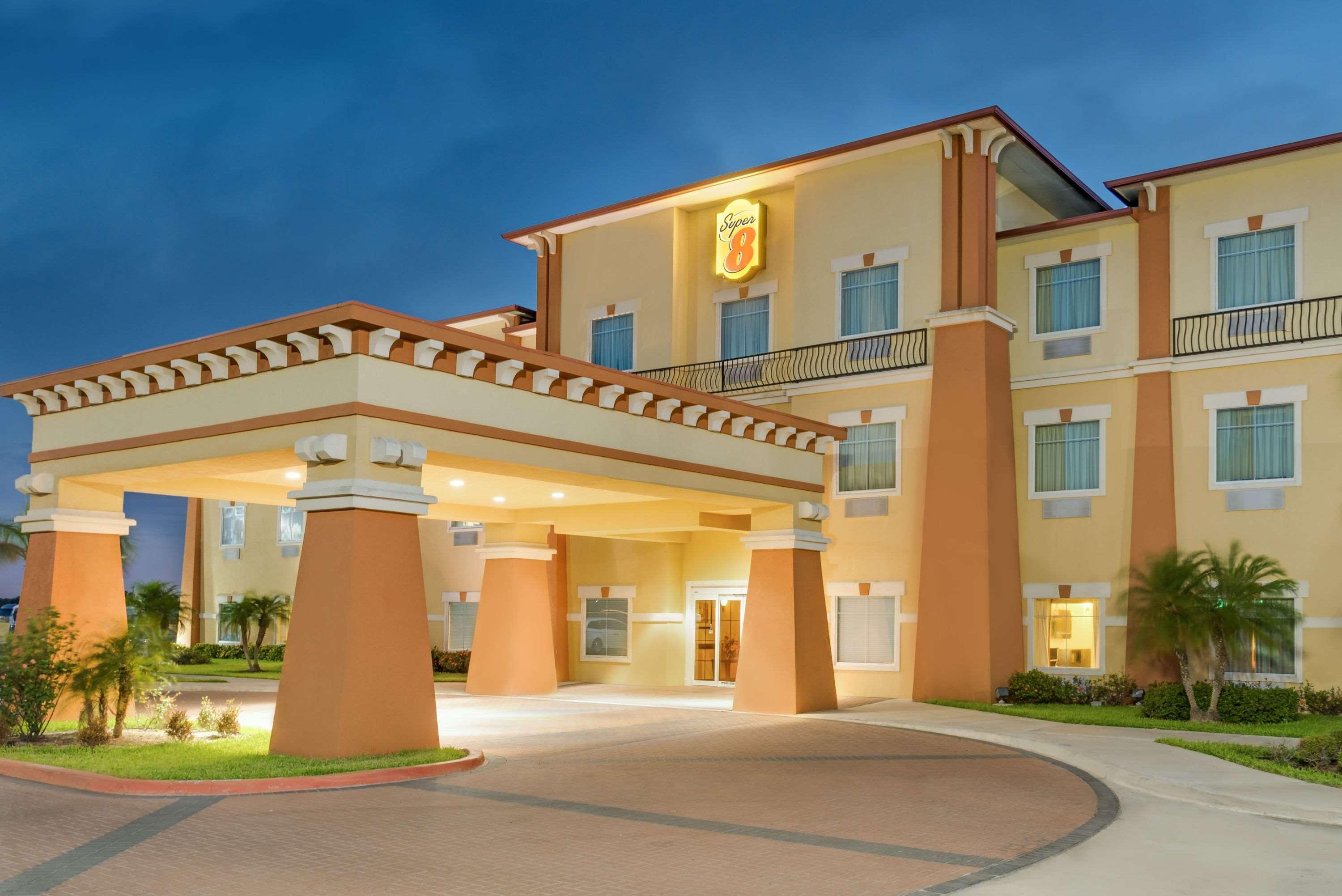 Super 8 By Wyndham Hidalgo At La Plaza Mall & Mcallen Airport Экстерьер фото
