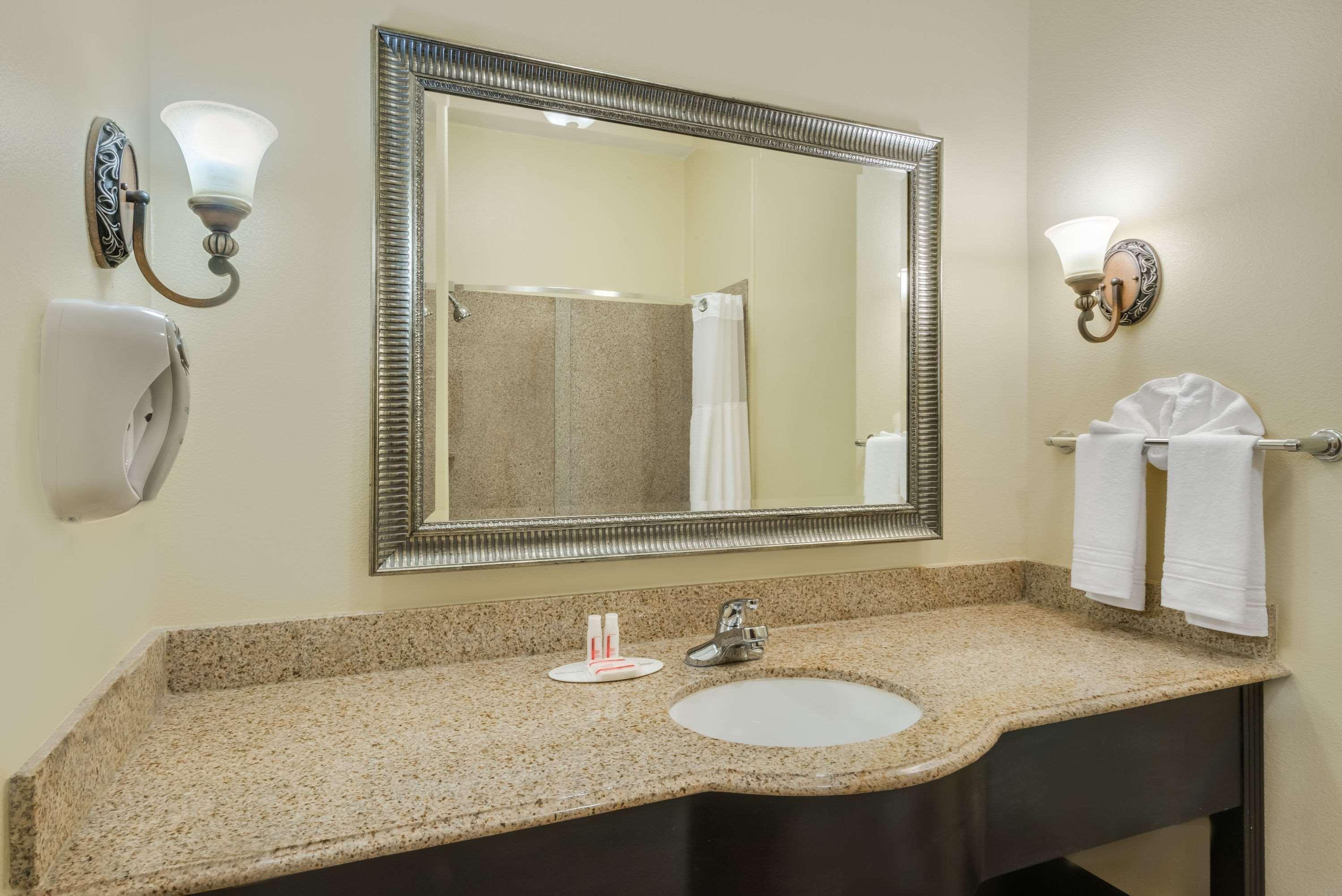Super 8 By Wyndham Hidalgo At La Plaza Mall & Mcallen Airport Экстерьер фото