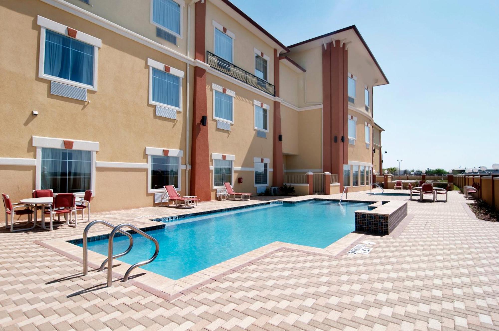 Super 8 By Wyndham Hidalgo At La Plaza Mall & Mcallen Airport Экстерьер фото