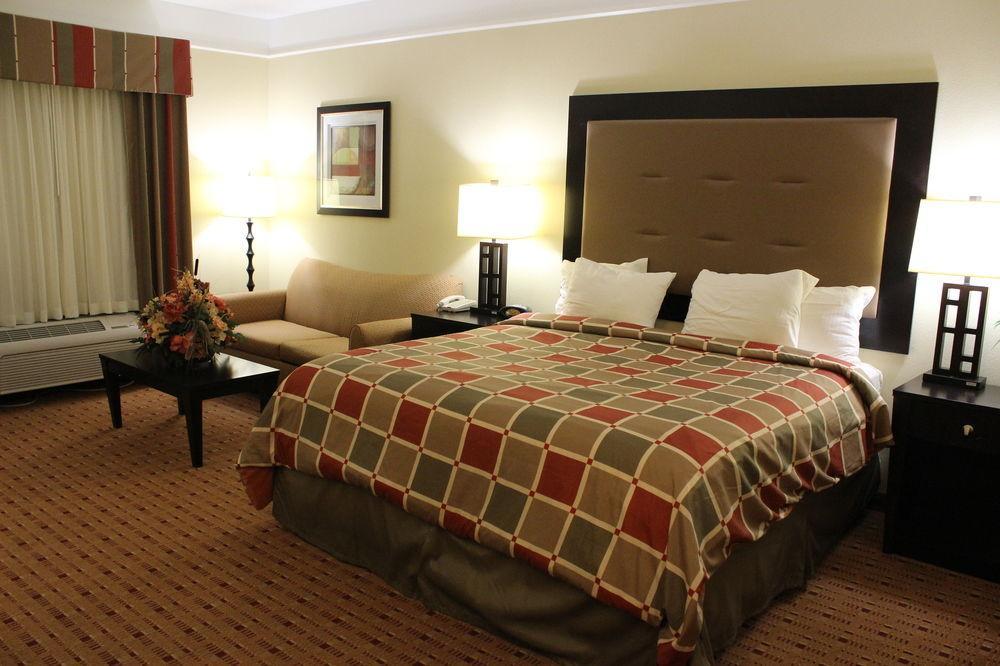 Super 8 By Wyndham Hidalgo At La Plaza Mall & Mcallen Airport Экстерьер фото