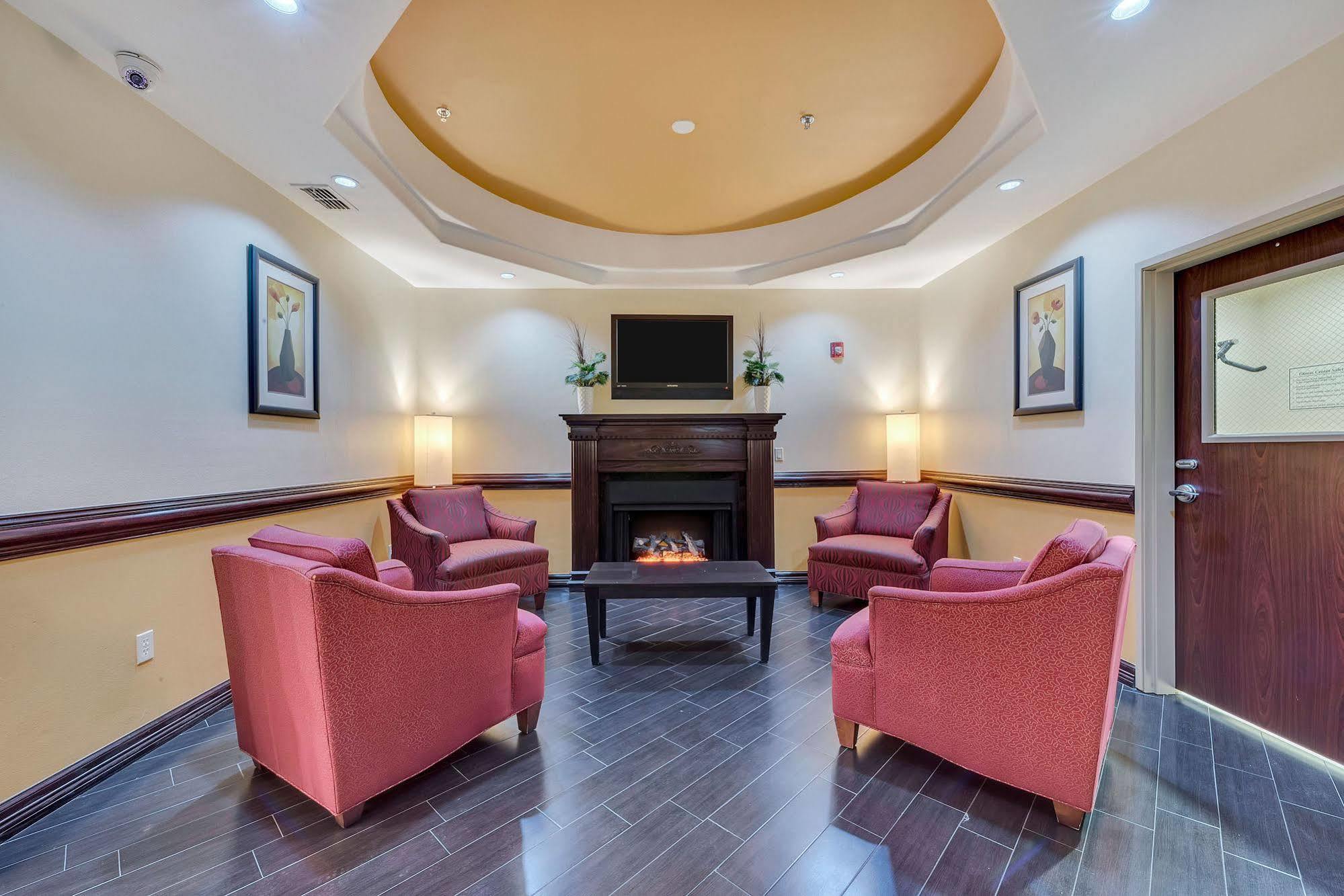 Super 8 By Wyndham Hidalgo At La Plaza Mall & Mcallen Airport Экстерьер фото