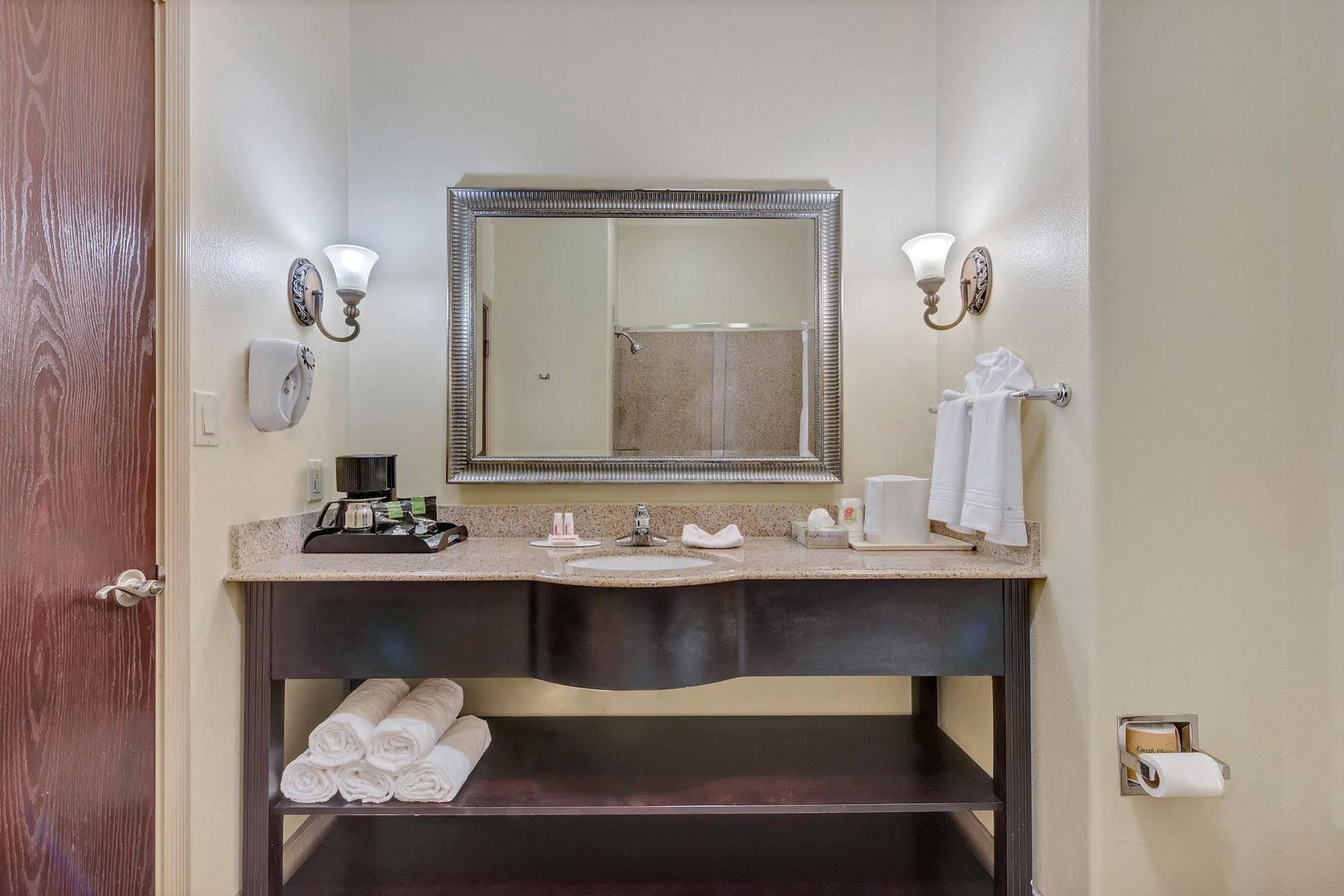 Super 8 By Wyndham Hidalgo At La Plaza Mall & Mcallen Airport Экстерьер фото