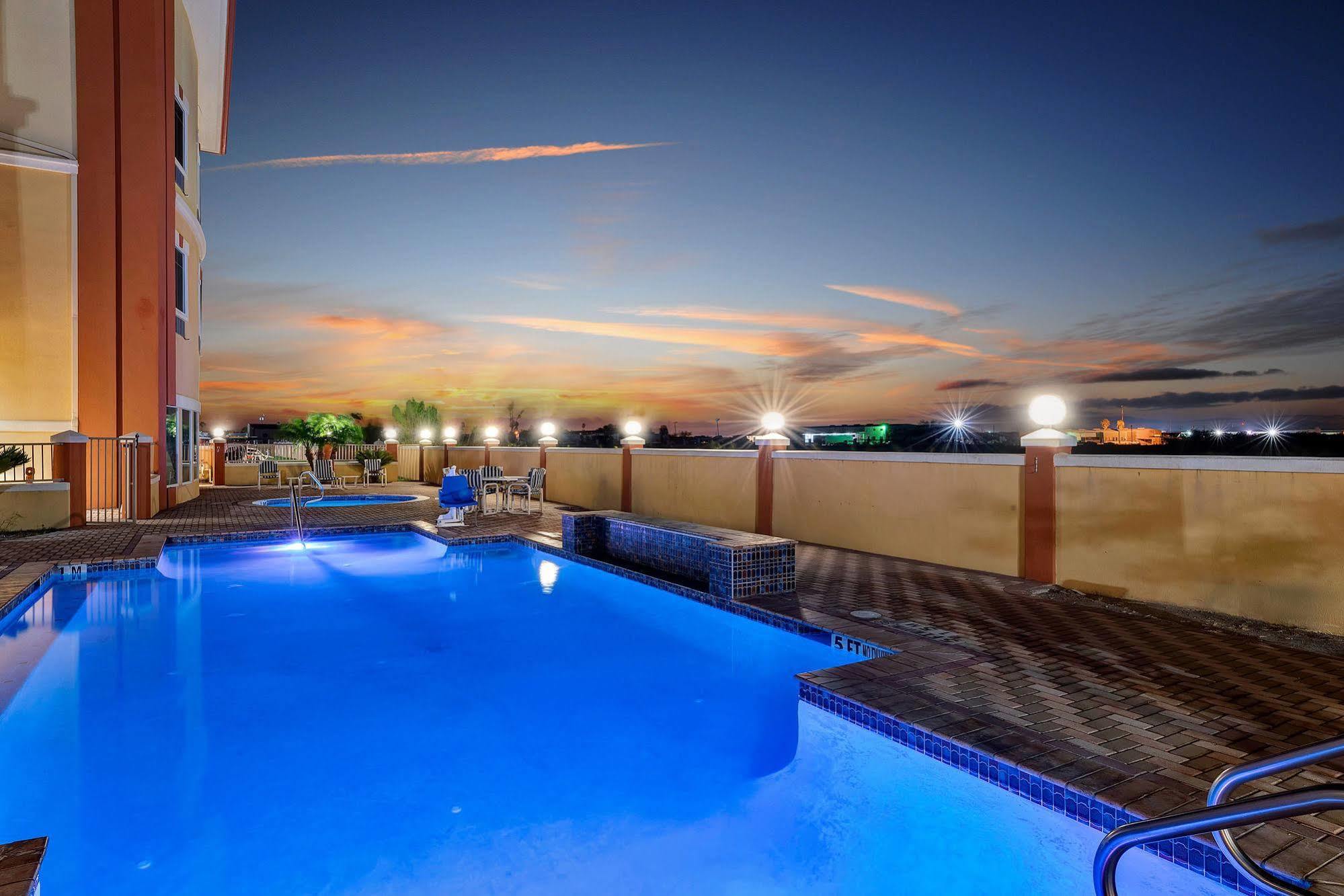 Super 8 By Wyndham Hidalgo At La Plaza Mall & Mcallen Airport Экстерьер фото